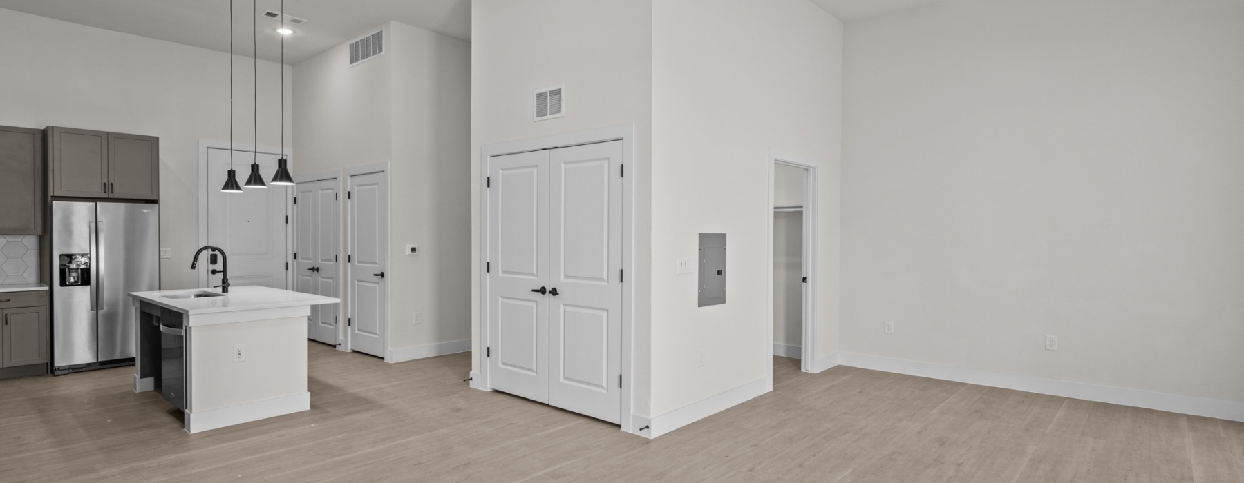 spacious live/work unit